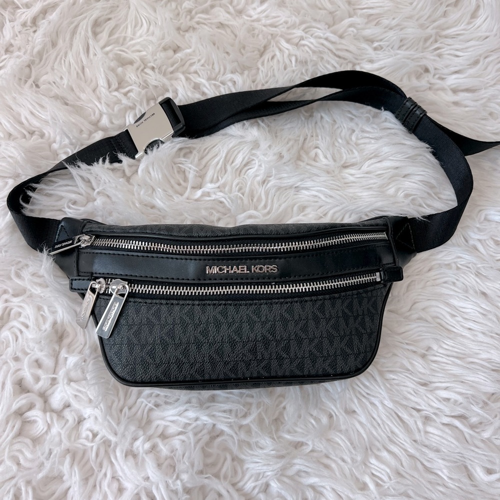 Michael Kors Crossbody Zipper Bag